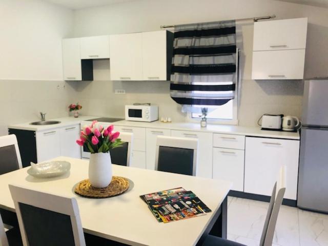 Apartman Mona Podgorica Ngoại thất bức ảnh